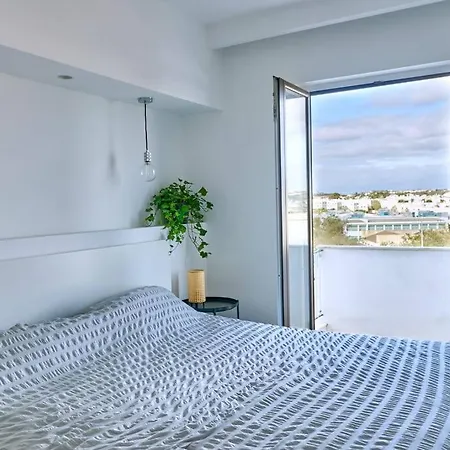 Blue Horizon Apartment *