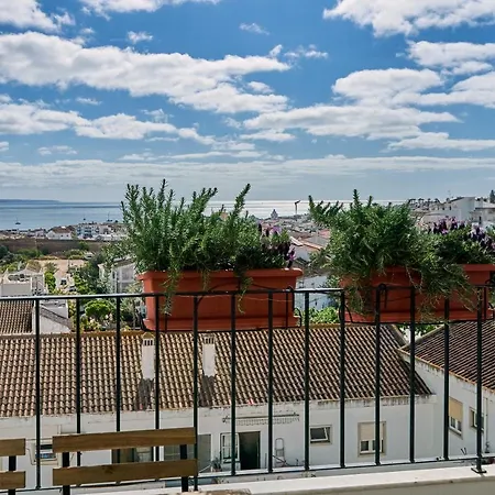 Blue Horizon Apartment